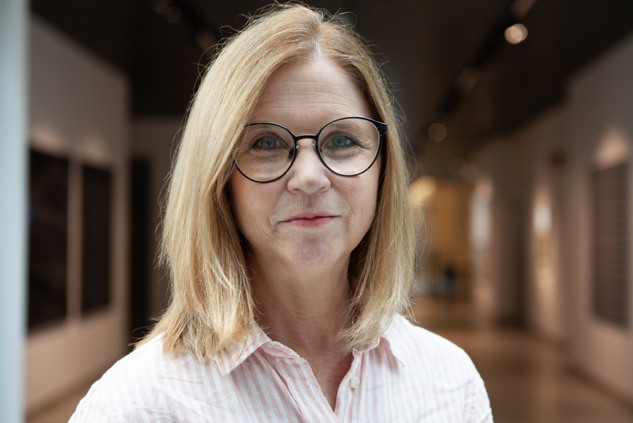 En kvinna som jobbar som enhetschef på Skatteverkets brottsbekämpningsavdelning.